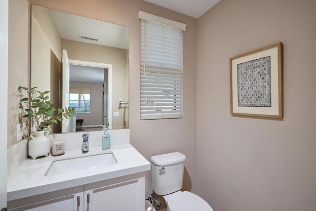 2921 Via Alta Pl, San Diego CA: https://media.crmls.org/mediaz/a9b2eeeb-2d09-451a-af8c-6427a4f4c10b.jpg