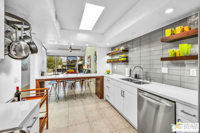 2380 S Sky View Drive, Palm Springs CA: https://media.crmls.org/mediaz/a9b2efda-405e-4923-9b46-628fa7391265.jpg