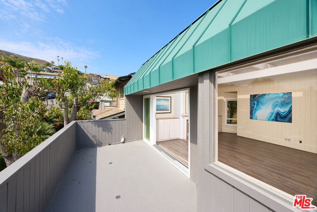 253 Fairview Street, Laguna Beach CA: https://media.crmls.org/mediaz/a9b38817-e7ae-4751-a309-a5bc3917412f.jpg