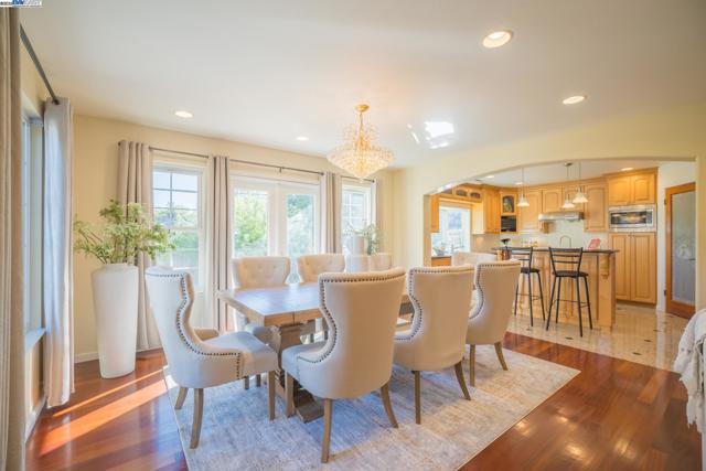 42001 Via San Gabriel, Fremont CA: https://media.crmls.org/mediaz/a9b3ba2a-039b-4d09-bea8-69659ea52473.jpg