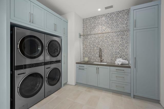 6323 Mimulus, Rancho Santa Fe CA: https://media.crmls.org/mediaz/a9b42da2-ec70-4364-972b-867937cd20d9.jpg