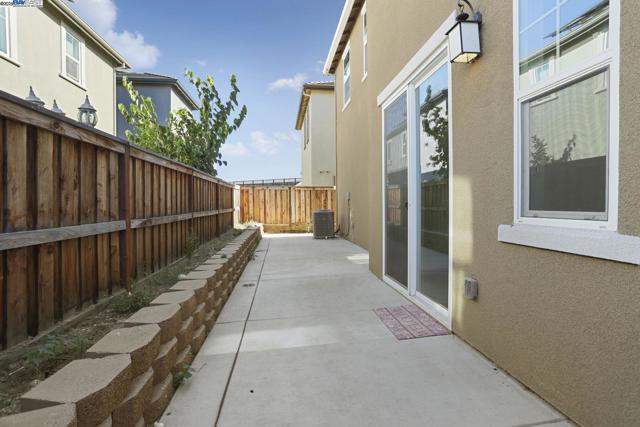 2208 Daimler St, Lathrop CA: https://media.crmls.org/mediaz/a9b51325-9361-4f54-b204-f9b3a0029ffd.jpg
