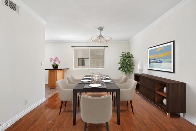 9503 Via Venezia, Burbank CA: https://media.crmls.org/mediaz/a9b5742f-246a-4d05-9c12-8ed708fe10ab.jpg