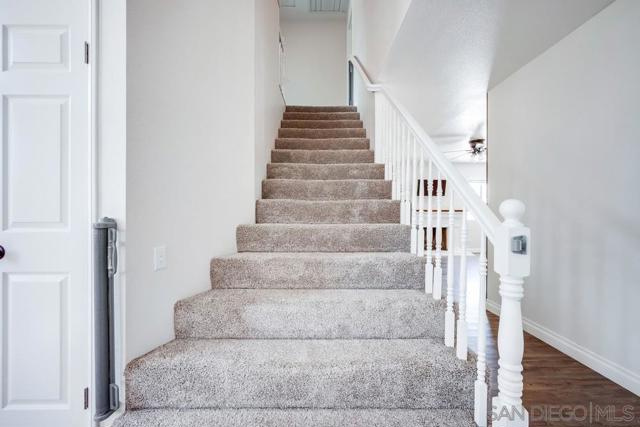 40037 Amberley Cir, Temecula CA: https://media.crmls.org/mediaz/a9b5ac1e-3e40-4932-af9e-eca07e9a9232.jpg