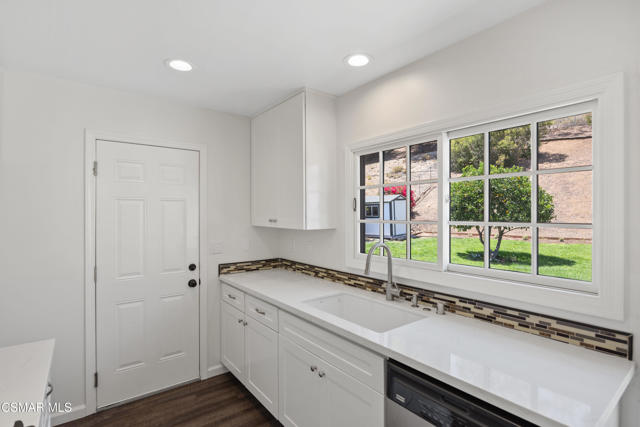 539 American Oaks Avenue, Newbury Park CA: https://media.crmls.org/mediaz/a9b5d482-6415-42d1-b5a7-7bc327892ae1.jpg