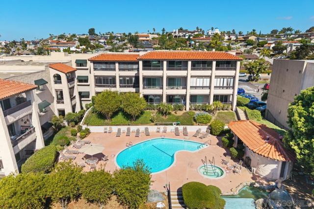 2530 Clairemont Dr, San Diego CA: https://media.crmls.org/mediaz/a9b5ee28-c6b2-490e-b683-b2c7b5e541bf.jpg