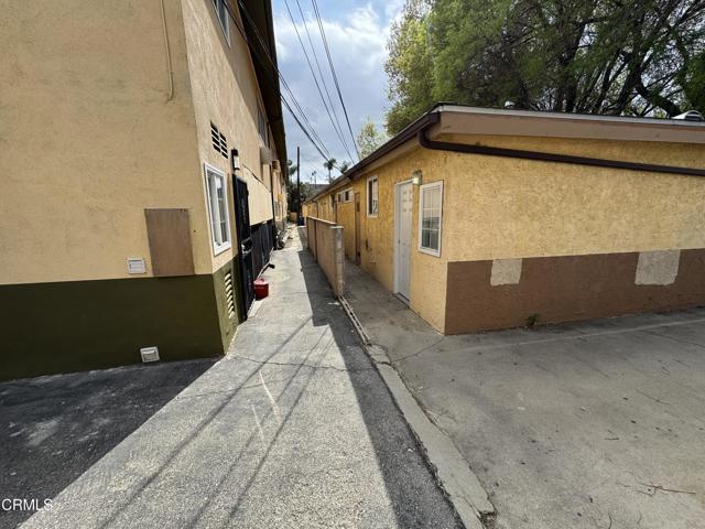 Detail Gallery Image 9 of 13 For 14553 Hartland St, Van Nuys,  CA 91405 - – Beds | – Baths