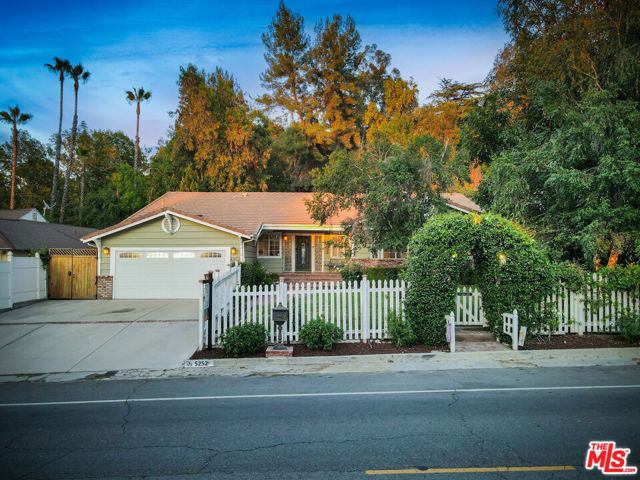 5252 Vanalden Avenue, Tarzana CA: https://media.crmls.org/mediaz/a9b60023-25b2-4efa-bcd1-d463bf02599a.jpg