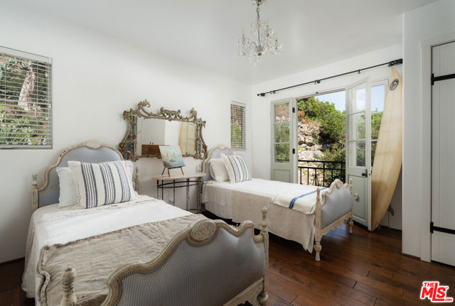 15 Loma Media Road, Santa Barbara CA: https://media.crmls.org/mediaz/a9b60a3d-54d8-42c2-a9d9-3df09fa2b0af.jpg
