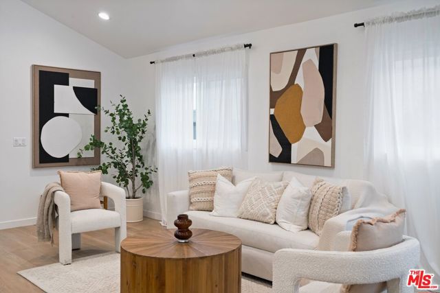 3326 La Clede Avenue, Los Angeles CA: https://media.crmls.org/mediaz/a9b60c81-2998-4a08-a0d5-917ac8196404.jpg