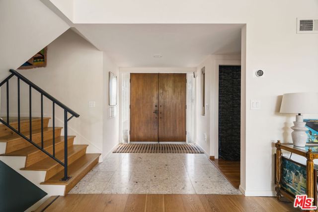 4748 Round Top Drive, Los Angeles CA: https://media.crmls.org/mediaz/a9b67119-03c6-4717-b18d-d22128ec72e8.jpg