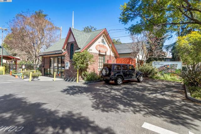 774 S 12th St, San Jose CA: https://media.crmls.org/mediaz/a9b70a75-1ce5-40b5-b88c-c1bde63fb50b.jpg