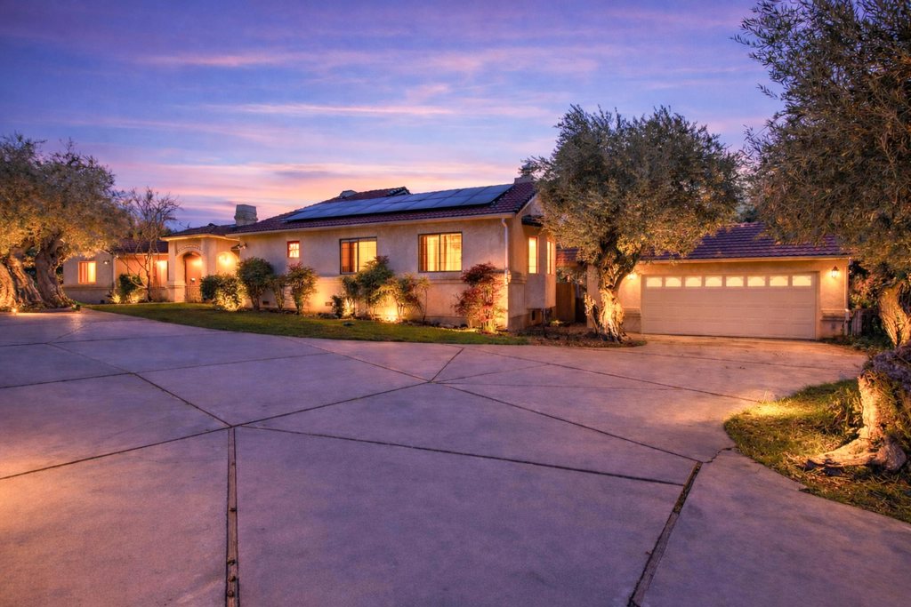 3665 Illinois Avenue