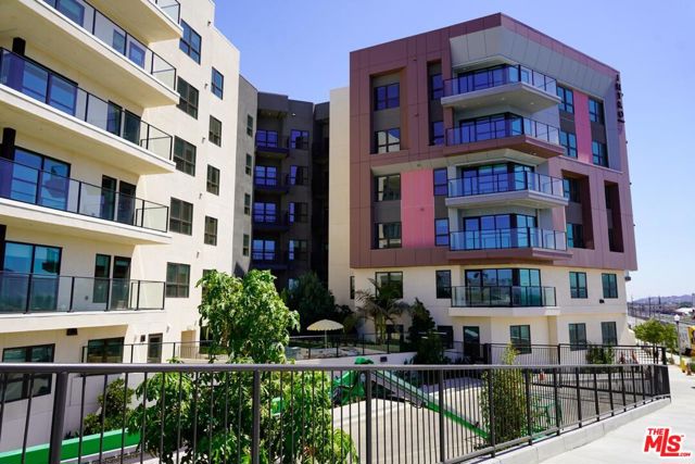 800 800 N N Front Street Street, Burbank CA: https://media.crmls.org/mediaz/a9b867dd-f980-4d24-8bc6-d72687082cc7.jpg