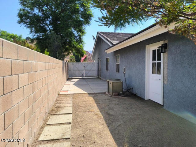 2331 Welcome Court, Simi Valley CA: https://media.crmls.org/mediaz/a9b86c2c-7065-408e-810b-f4b3690b8e90.jpg