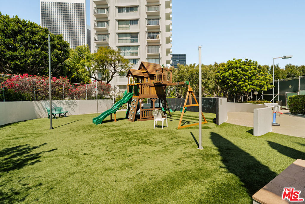 https://media.crmls.org/mediaz/a9b8b7be-b5b2-4536-9b23-7a64cd052d18.jpg?preset=X-Large