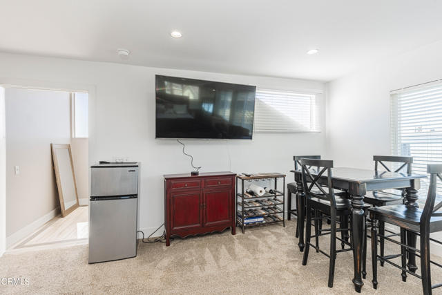 2516 Roosevelt Boulevard, Oxnard CA: https://media.crmls.org/mediaz/a9b901fa-2b2a-4d9a-afee-bc9a587be8ea.jpg