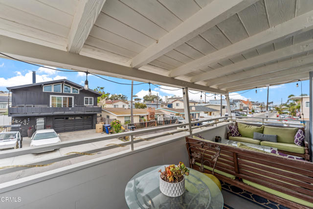 317 Cahuenga Drive, Oxnard CA: https://media.crmls.org/mediaz/a9b95a48-9aa9-47f8-b104-043c203408b3.jpg
