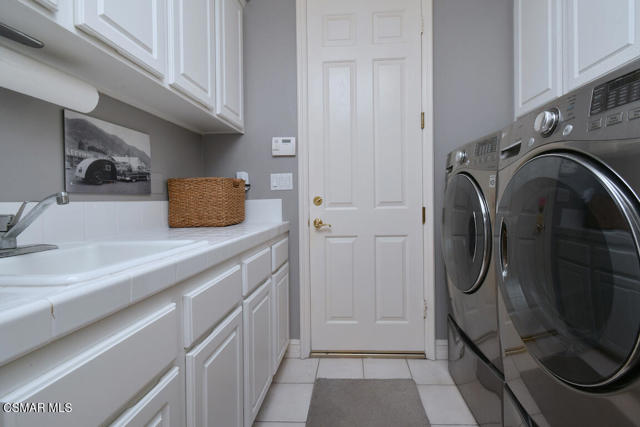 31775 Oak Ranch Court, Westlake Village CA: https://media.crmls.org/mediaz/a9b95a8a-972f-476e-a349-2a3ae8ef78c3.jpg