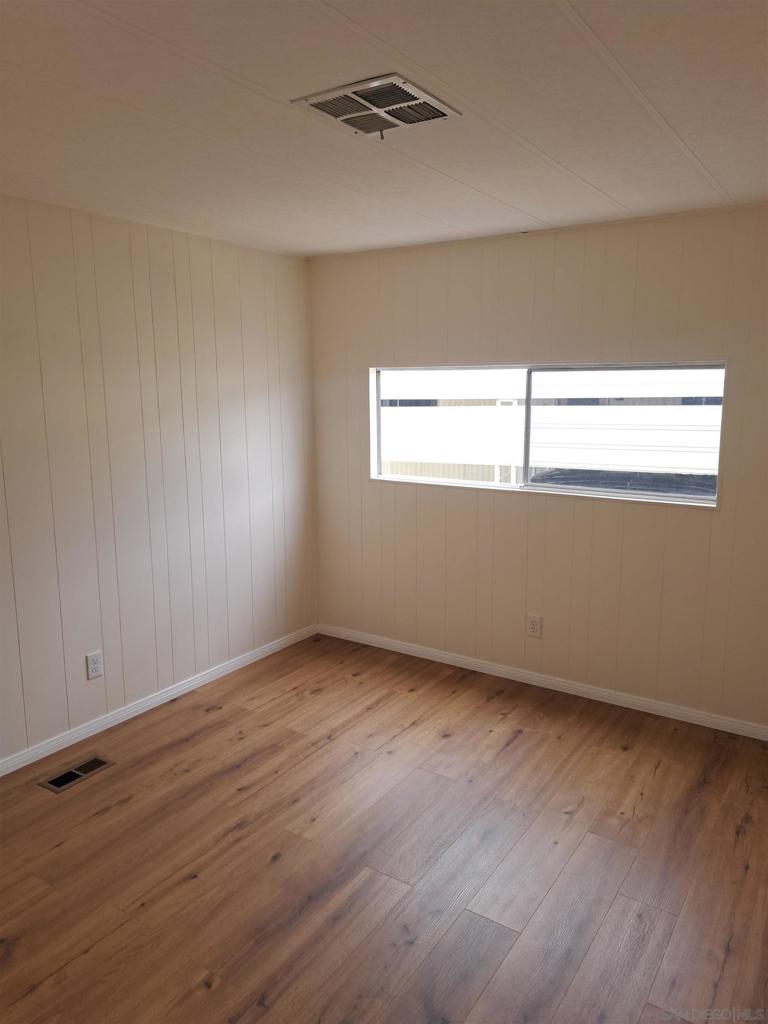 MLS #250026383SD image #17