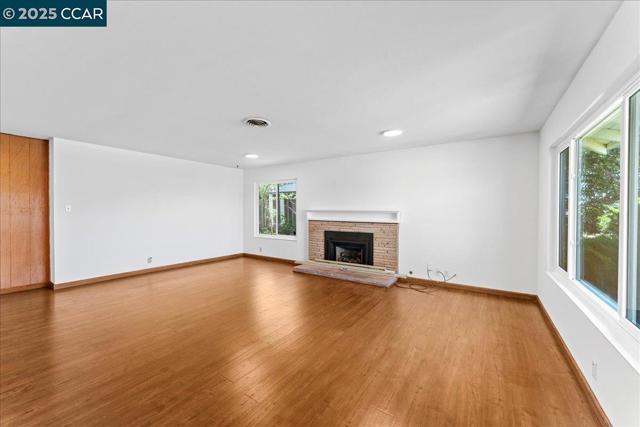 1566 Mann Dr, Pinole CA: https://media.crmls.org/mediaz/a9ba1608-eb0e-4ae2-a133-0cd0b7c91328.jpg