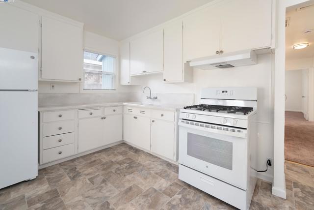 591 VIA ACALANES, San Lorenzo CA: https://media.crmls.org/mediaz/a9ba612d-2f0b-4f6c-9ad0-9052f0e7832f.jpg