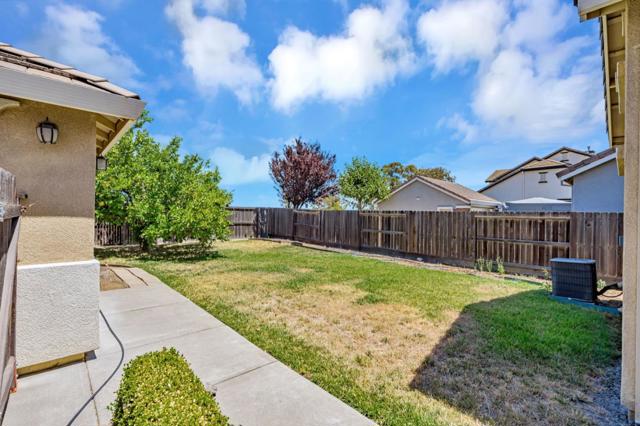 1665 Youngstown Lane, Suisun City CA: https://media.crmls.org/mediaz/a9ba655a-4242-4202-8db0-346ef644772e.jpg
