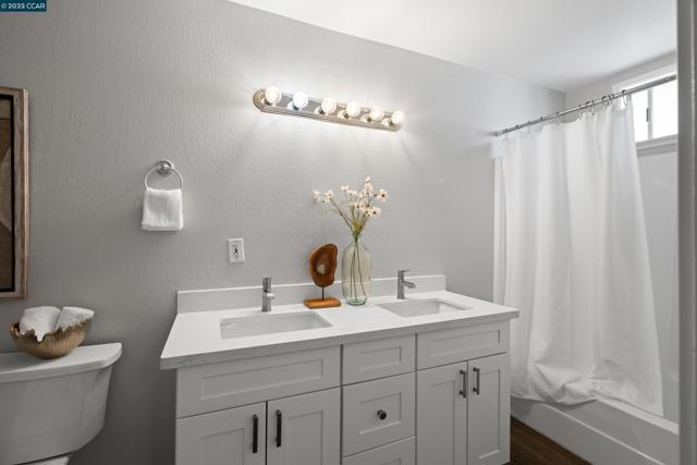 6417 Sunnymere Ave, Oakland CA: https://media.crmls.org/mediaz/a9ba6ade-215e-4fda-8ddc-4bf93196a311.jpg