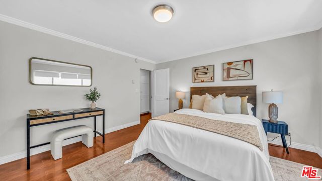 1130 9th Street, Santa Monica CA: https://media.crmls.org/mediaz/a9ba9b8c-7da9-4f1b-91dc-dfc5cf7154a5.jpg