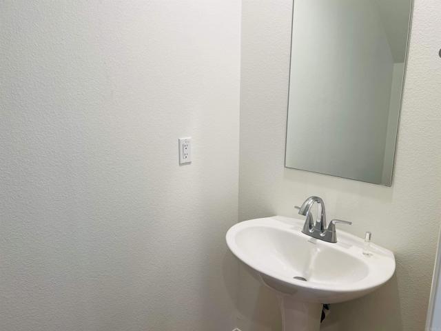 Detail Gallery Image 19 of 59 For 530 Longmeadow St, Vista,  CA 92081 - 3 Beds | 2/1 Baths