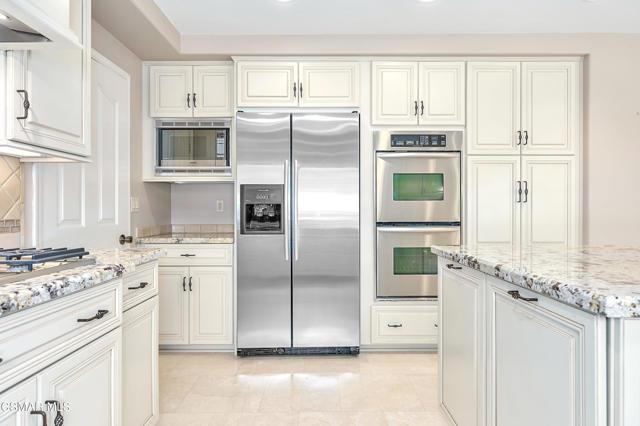 3041 Three Springs Drive, Westlake Village CA: https://media.crmls.org/mediaz/a9bac033-cfc6-4610-87dc-66ec5e32eec5.jpg
