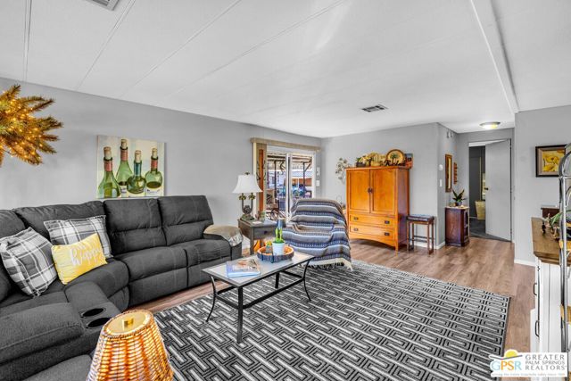 7 Lincoln, Cathedral City CA: https://media.crmls.org/mediaz/a9bb85ad-4fa3-45f8-bb05-afb932cf5ef8.jpg