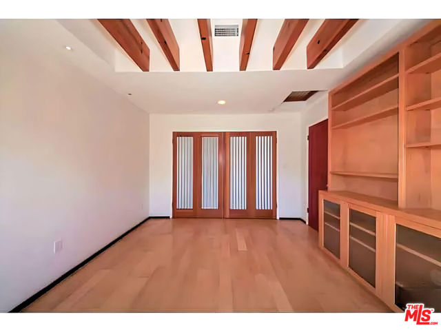 653 Marine Street photo 18