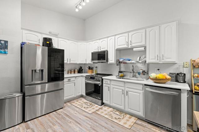 2412 Teaberry Glen, Escondido CA: https://media.crmls.org/mediaz/a9bc8733-93a3-48a2-ba67-be0c5e27ed22.jpg