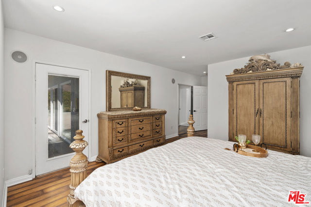 5159 Sophia Avenue, Encino CA: https://media.crmls.org/mediaz/a9bd9f8e-0180-4d72-b323-c427236f6492.jpg