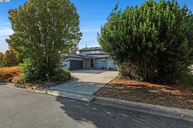3171 Verdant Way, San Jose CA: https://media.crmls.org/mediaz/a9bdc466-9629-4514-a85f-e277b7ae0f0f.jpg