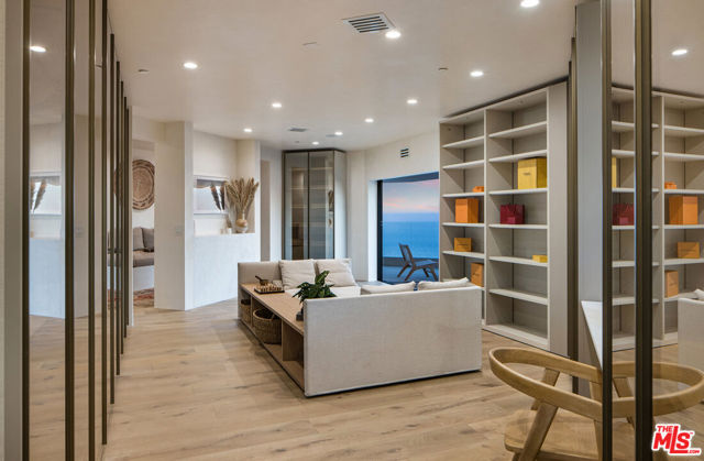 4310 Encinal Canyon Road, Malibu CA: https://media.crmls.org/mediaz/a9beaeb9-ad6f-4a50-931b-c2fdd9898bb0.jpg
