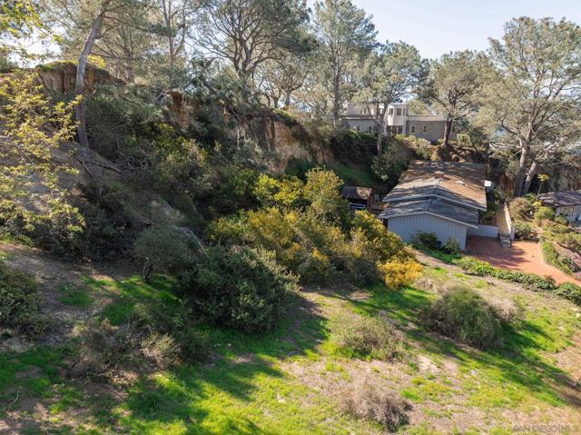 0 Hidden Pines Rd, Del Mar CA: https://media.crmls.org/mediaz/a9bf317f-a62e-4f40-9539-fcc4ee32d0c1.jpg