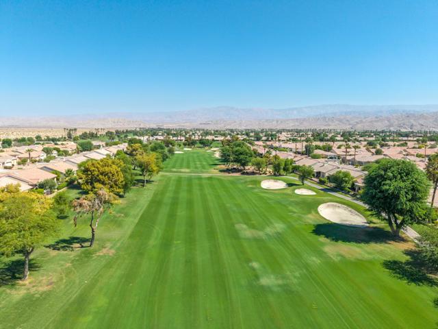 37552 Mojave Sage Street, Palm Desert CA: https://media.crmls.org/mediaz/a9bf4257-4d0e-4c87-9840-831b644e8bd7.jpg
