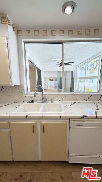 14144 Dickens Street, Sherman Oaks CA: https://media.crmls.org/mediaz/a9bf63eb-a0ba-44f8-8d71-304a3983d4d7.jpg
