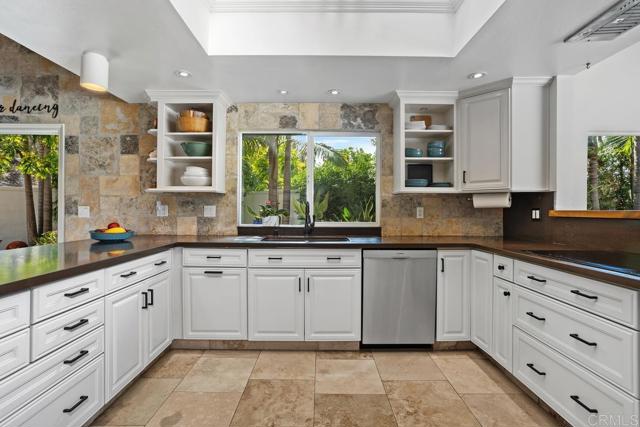 560 San Andres Dr., Solana Beach CA: https://media.crmls.org/mediaz/a9bfc4be-0fdb-4584-beef-ef95043ec59a.jpg