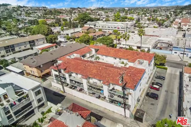 1335 Newport Avenue, Long Beach CA: https://media.crmls.org/mediaz/a9c01d96-43e5-4afd-8dce-8bdc85d50a8a.jpg