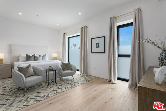 610 S Van Ness Avenue, Los Angeles CA: https://media.crmls.org/mediaz/a9c09fe9-41de-455f-be75-e66ccbd8e1d6.jpg