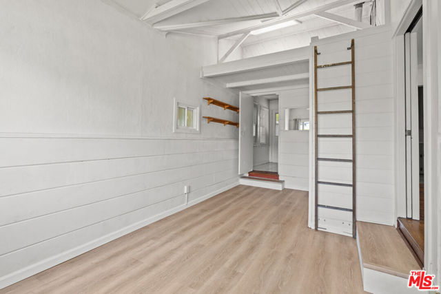 2421 Cloy Avenue, Venice CA: https://media.crmls.org/mediaz/a9c12092-cdf1-4d30-b529-5db3cc9bad2d.jpg