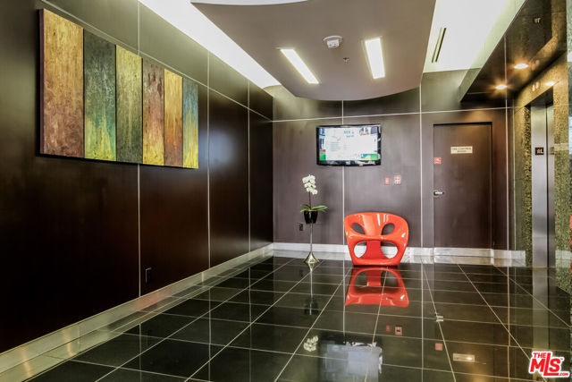 655 S Hope Street, Los Angeles CA: https://media.crmls.org/mediaz/a9c13787-88f6-4fed-b093-c862c1d10914.jpg
