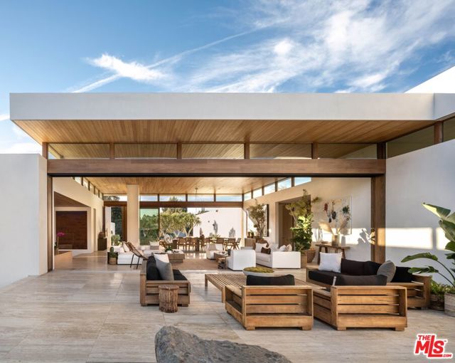 28837 Selfridge Drive, Malibu CA: https://media.crmls.org/mediaz/a9c1c96a-0b2c-489b-8c38-aa7ea6e402b5.jpg