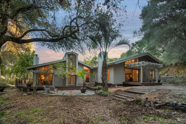28140 Story Hill Lane, Los Altos Hills CA: https://media.crmls.org/mediaz/a9c1f661-9585-4b71-8d77-9f1f51c5f2bc.jpg
