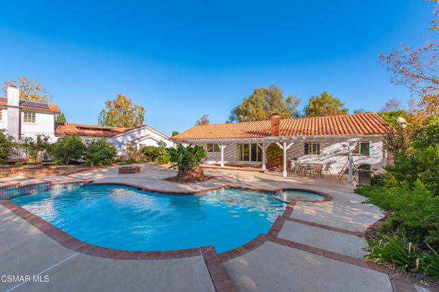 952 Carefree Drive, Simi Valley CA: https://media.crmls.org/mediaz/a9c20f0f-6c07-4707-a348-55d72b5c02a9.jpg
