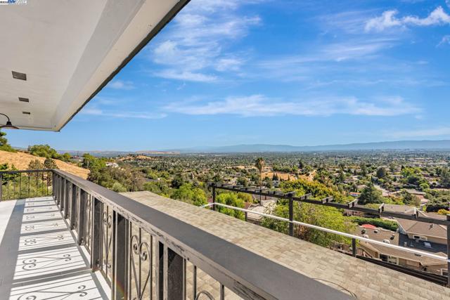 10745 Ridgeview Way, San Jose CA: https://media.crmls.org/mediaz/a9c23b18-8d1d-4a0c-b118-da078e09ef74.jpg