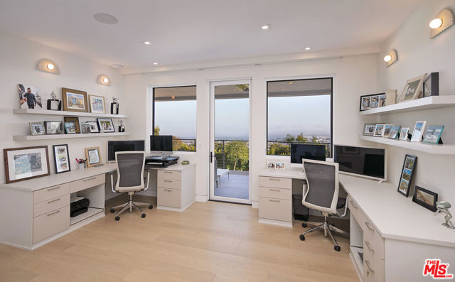 945 Arbolado Road, Santa Barbara CA: https://media.crmls.org/mediaz/a9c2712c-5722-40d9-a7d1-d5959d7c521d.jpg